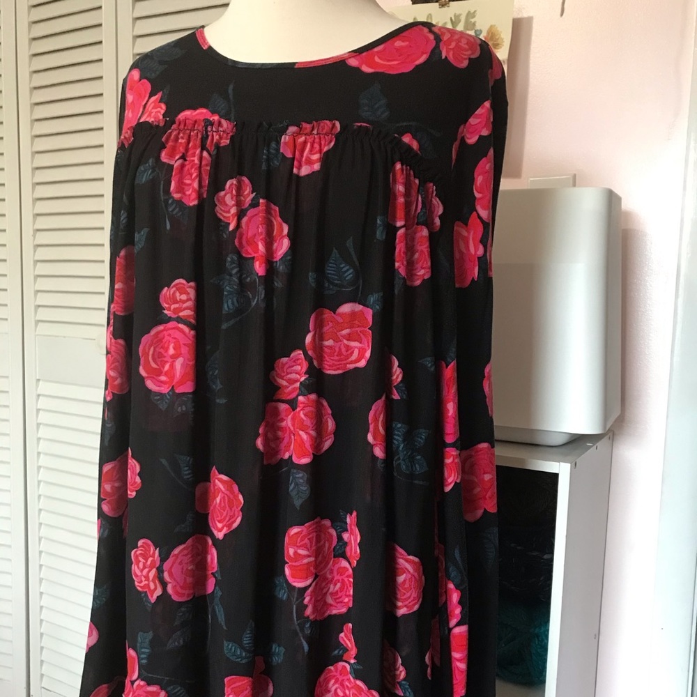 EUC Matilda Jane Winter Blooms top size M